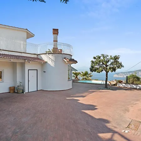 Giu Giu Vista Mare Con Piscina A Willa