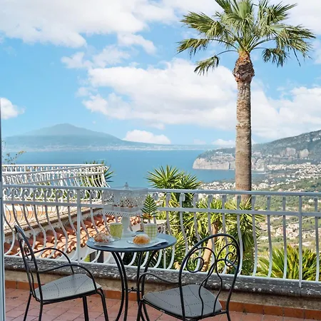 Villa Giu Giu Vista Mare Con Piscina A Sorrento