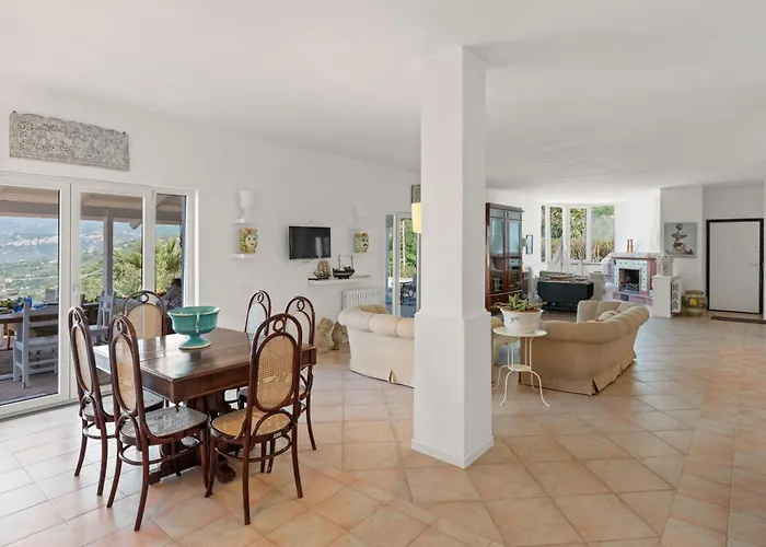 Giu Giu Vista Mare Con Piscina A * Σορέντο