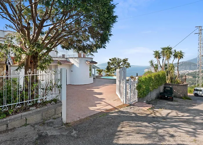 Giu Giu Vista Mare Con Piscina A Βίλα