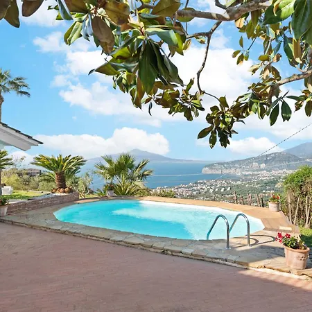 Giu Giu Vista Mare Con Piscina A Villa