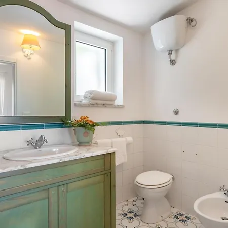 Giu Giu Vista Mare Con Piscina A Сорренто