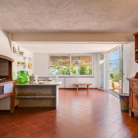 Giu Giu Vista Mare Con Piscina A Villa *