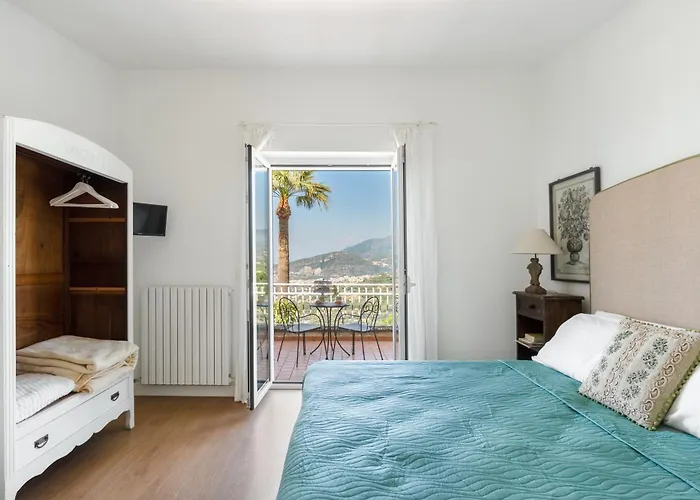 Villa Giu Giu Vista Mare Con Piscina A Sorrento