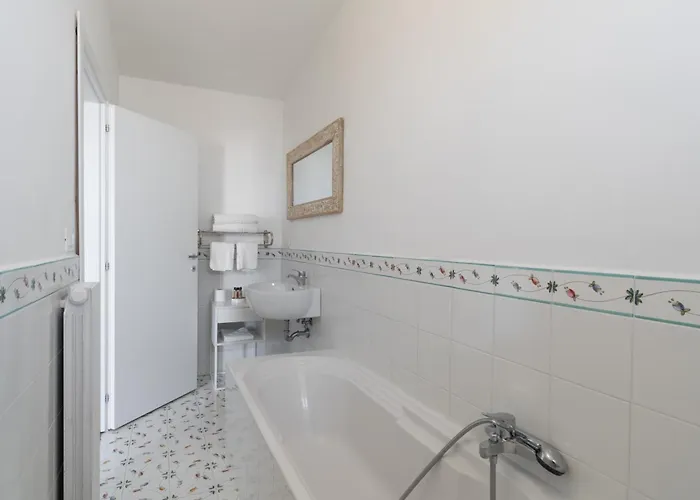 Giu Giu Vista Mare Con Piscina A Villa *